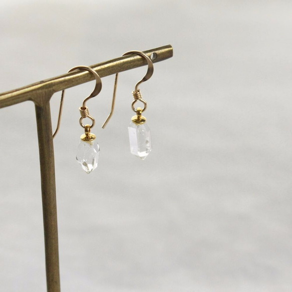 【Reserved】Herkimer Diamond Hooked Earrings ハーキマーダイヤモンドの雫ピアス 3枚目の画像