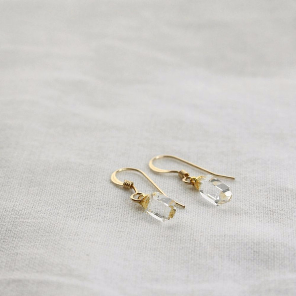 【Reserved】Herkimer Diamond Hooked Earrings ハーキマーダイヤモンドの雫ピアス 2枚目の画像