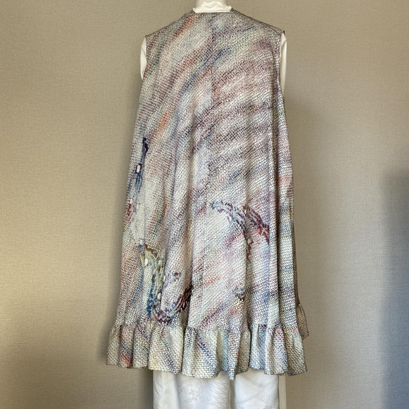 着物リメイク　ロングベスト　絹　総絞り柄　薄水色 4枚目の画像