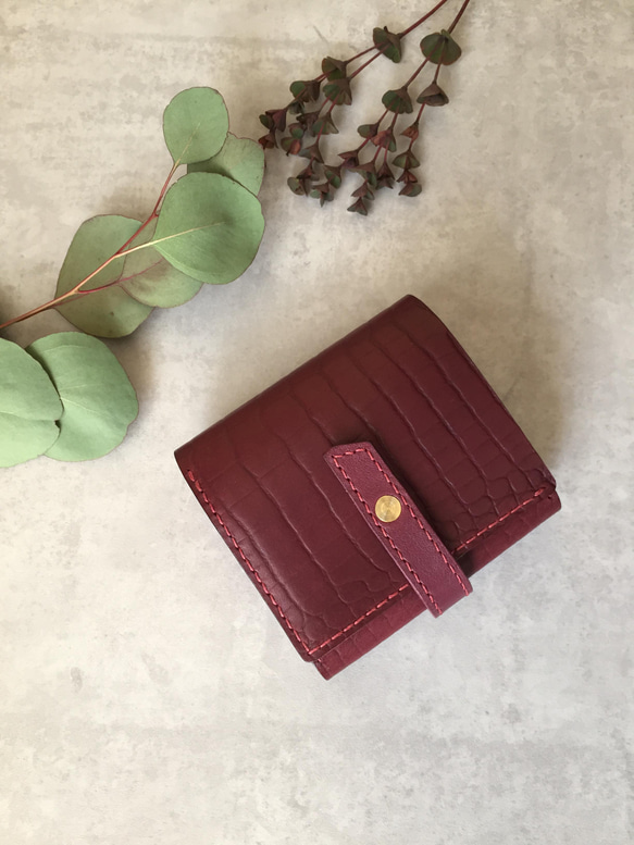 〈送料無料〉小さくてもちゃんと入るお財布 型押し×タンニン鞣しイタリアレザー  ワインレッド 11枚目の画像