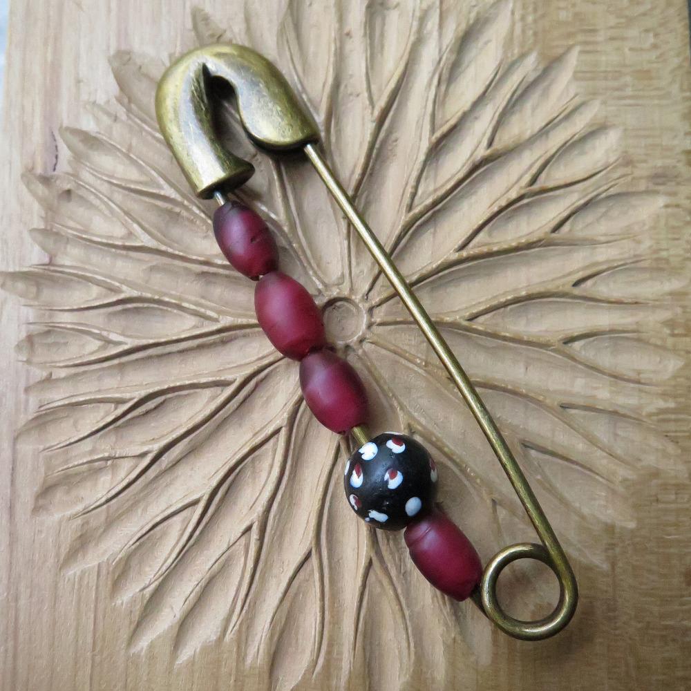 アンティーク　スカンク　黒＆赤　＋　サンブル　ブローチ　百世 momotose（西）