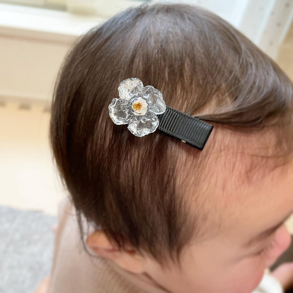 ベビーヘアクリップ　ヘアピン　ヘアアクセサリー　パッチンピン　お花　レジン 3枚目の画像