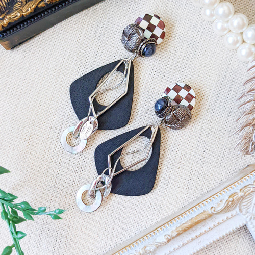 ☆vintage☆モノトーンなシェルのウッドピアス/イヤリング ピアス  