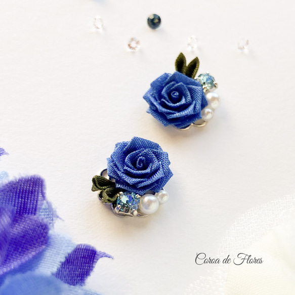 サファイアブルーの薔薇とビジューのピアス/イヤリング　つまみ細工　正絹羽二重　シルク 5枚目の画像