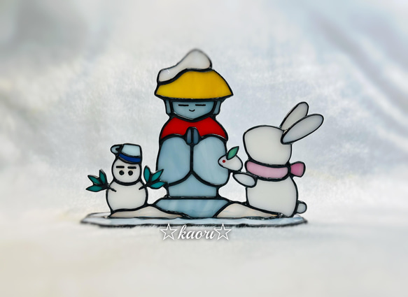 ステンドグラス　ウサギさんシリーズ【お地蔵さまと雪遊び♪Part1】No.008 1枚目の画像