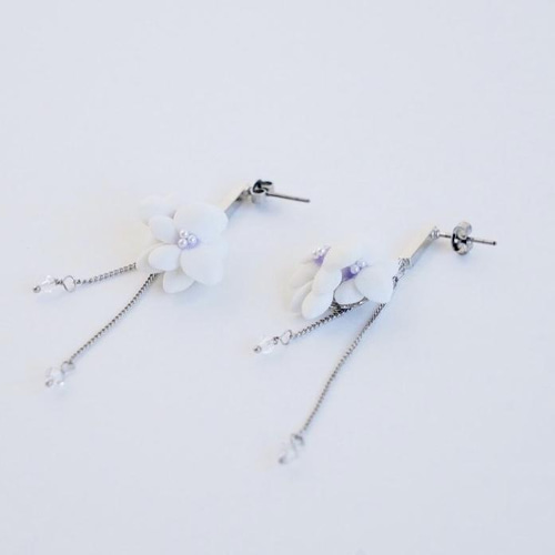 hana saku＂ accessory お花を身につけるアクセサリー 花咲くピアス