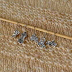 毛糸のお供 毛糸好きさんに贈るスティッチマーカー  段数マーカー 編み物チャーム　目数リング　ステッチマーカー　5個組 4枚目の画像