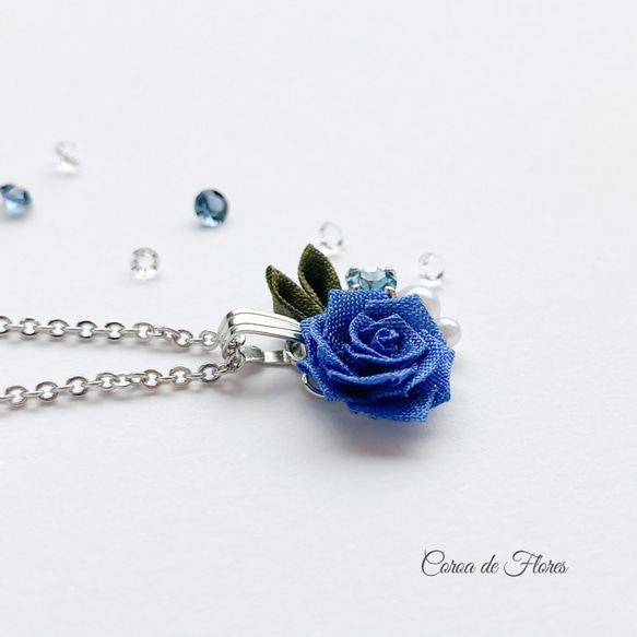 サファイアブルーの薔薇のネックレス　つまみ細工　正絹羽二重　シルク 6枚目の画像