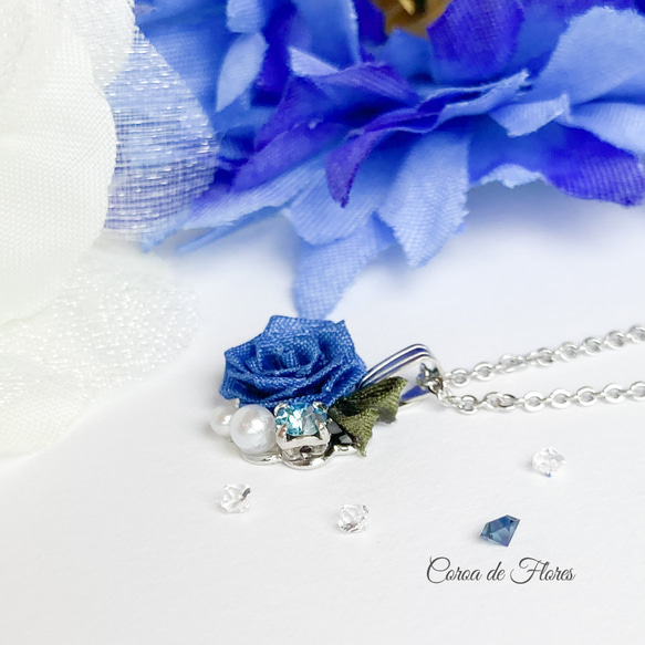 サファイアブルーの薔薇のネックレス　つまみ細工　正絹羽二重　シルク 3枚目の画像