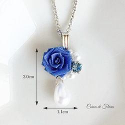 サファイアブルーの薔薇とゆれるパールのネックレス　つまみ細工　正絹羽二重　シルク 6枚目の画像
