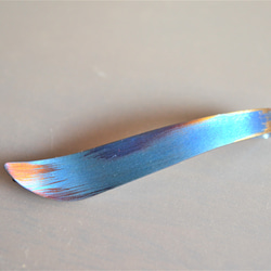 titanium hairpin・羽のチタンヘアピン・絵画のような青や金・マットA 3枚目の画像