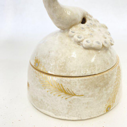 陶のハコ「白孔雀」 3枚目の画像