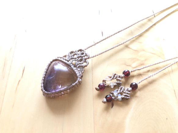 アメトリンのマクラメ編み 天然石ネックレス シトリン×アメジストのマクラメ編み 天然石ネックレス | SHANTi WALA