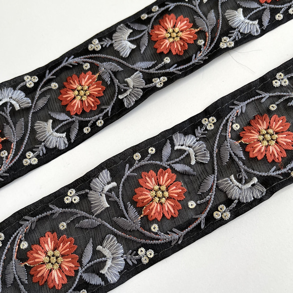 【SALE♡50cm】インド刺繍リボン ブラックxレッドxグレー　オーガンジー　SO345 1枚目の画像