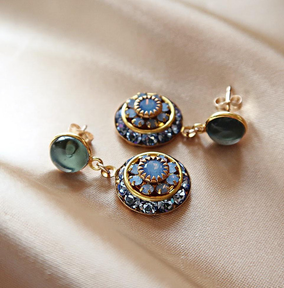 【再販未定】14KGF/ IOLITE BLUE OPAL VINTAGE CRYSTAL EARRINGS 1枚目の画像