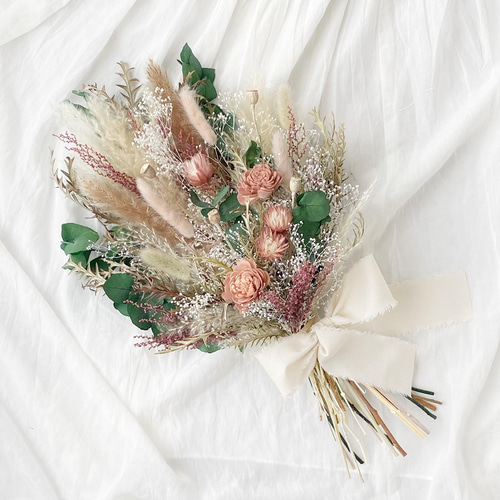 ドライフラワーブライダルブーケ　パームフラワー　　さくらピンク　クラシカル ドライフラワー ブライダルブーケ パームフラワー 秋冬ブーケ 前