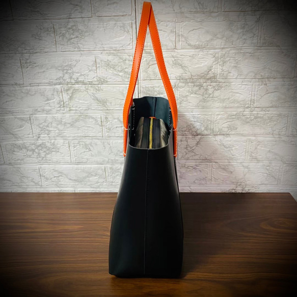 義大利真皮手提包，男女通用，時尚輕便，採用真牛皮製成，黑色，商務風格 第6張的照片