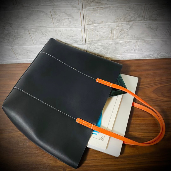 義大利真皮手提包，男女通用，時尚輕便，採用真牛皮製成，黑色，商務風格 第4張的照片