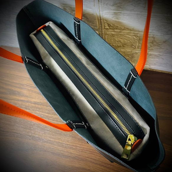 義大利真皮手提包，男女通用，時尚輕便，採用真牛皮製成，黑色，商務風格 第7張的照片