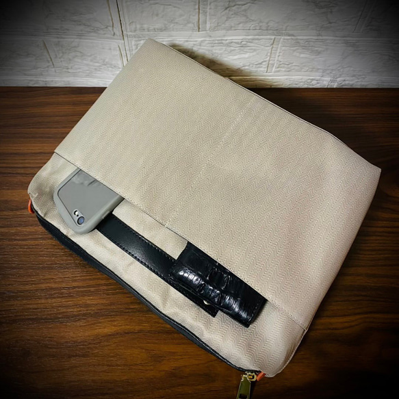 義大利真皮手提包，男女通用，時尚輕便，採用真牛皮製成，黑色，商務風格 第10張的照片