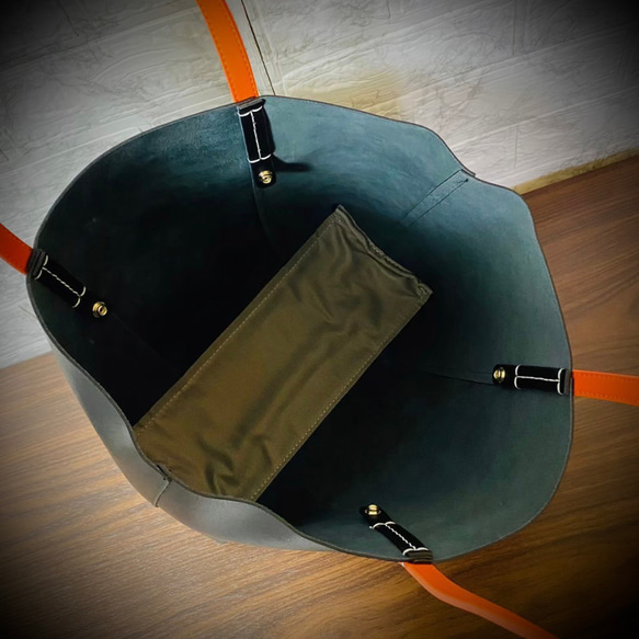 義大利真皮手提包，男女通用，時尚輕便，採用真牛皮製成，黑色，商務風格 第9張的照片