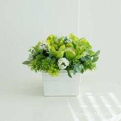 高級感あふれるギフトアレンジメント 　グリーン　アーティフィシャルフラワー 造花 贈り物 カフェ 受付に 2枚目の画像