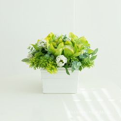 高級感あふれるギフトアレンジメント 　グリーン　アーティフィシャルフラワー 造花 贈り物 カフェ 受付に 5枚目の画像