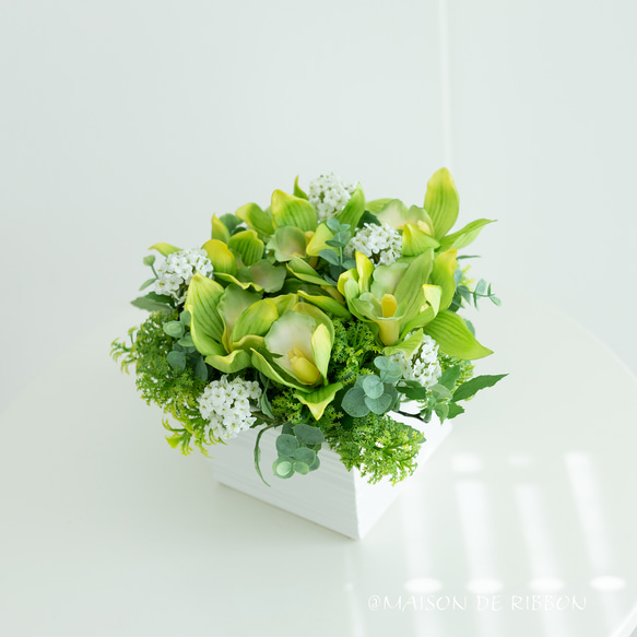 高級感あふれるギフトアレンジメント 　グリーン　アーティフィシャルフラワー 造花 贈り物 カフェ 受付に 3枚目の画像