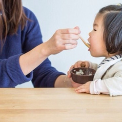 【木製ベビー食器】きのこのうつわ＋スタイのセット◎おすすめセット◎出産祝いに◎お食い初めに◎かわいい◎シンプル 4枚目の画像