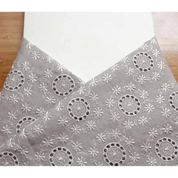 ◇レース半襟・半衿【小花の丸】Greige 1枚目の画像