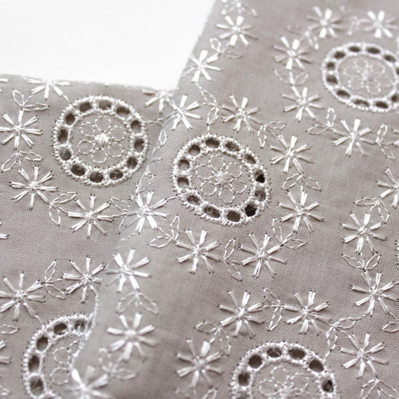 ◇レース半襟・半衿【小花の丸】Greige 2枚目の画像
