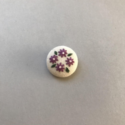 紫のお花刺繍のくるみボタンヘアアクセサリー 3枚目の画像