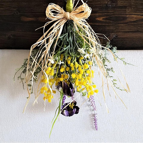 ミモザ ＆ クリスマスローズのスワッグ 母の日、お誕生日プレゼントに