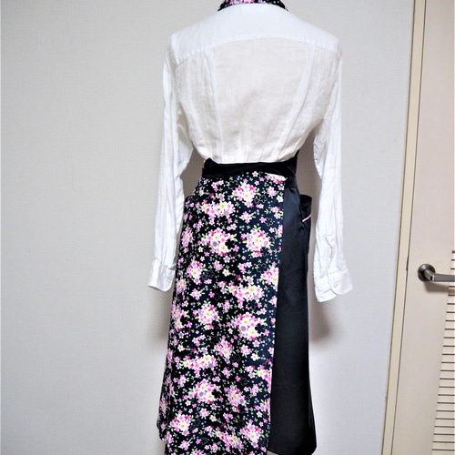 ☆和柄 Aラインエプロン☆ 綺麗な桜とネイビー無地の切り替え・肩紐の