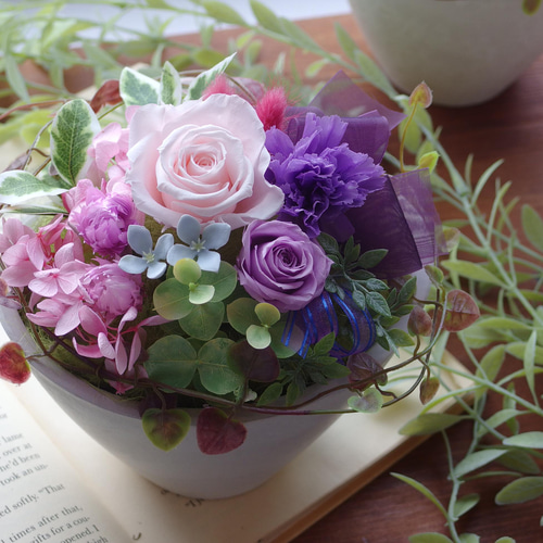 母の日に♡柔らかな若返りピンクと紫の花のアレンジ プリザーブド