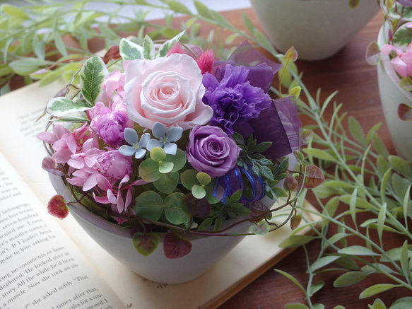 母の日に♡柔らかな若返りピンクと紫の花のアレンジ プリザーブド