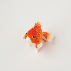 立体刺繍みみかざり】手鞠金魚 リュウキン 「紅」 ピアス