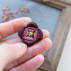 模様刺繍耳飾り“ANTIQUE”チョコレート【ピアスイヤリング　選択】 6枚目の画像