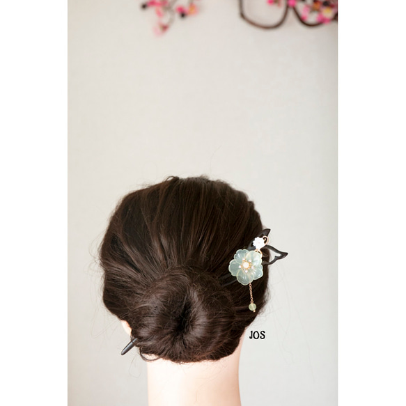 天然石サーペンティンのお花と蝶のかんざし　木製　檀木　黒檀　　簪　髪飾り 8枚目の画像