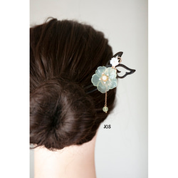天然石サーペンティンのお花と蝶のかんざし　木製　檀木　黒檀　　簪　髪飾り 7枚目の画像