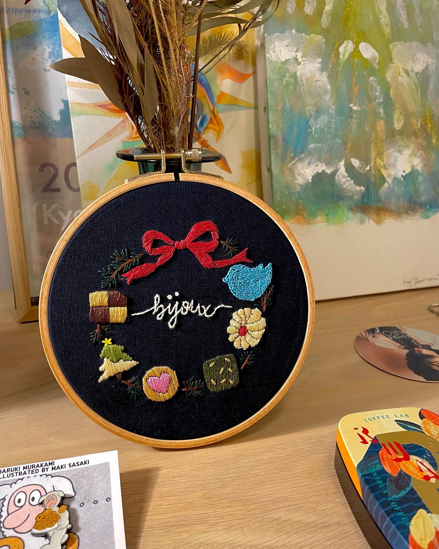 bijoux］お菓子詰め合わせ刺繍 タペストリー・壁掛け SLOW