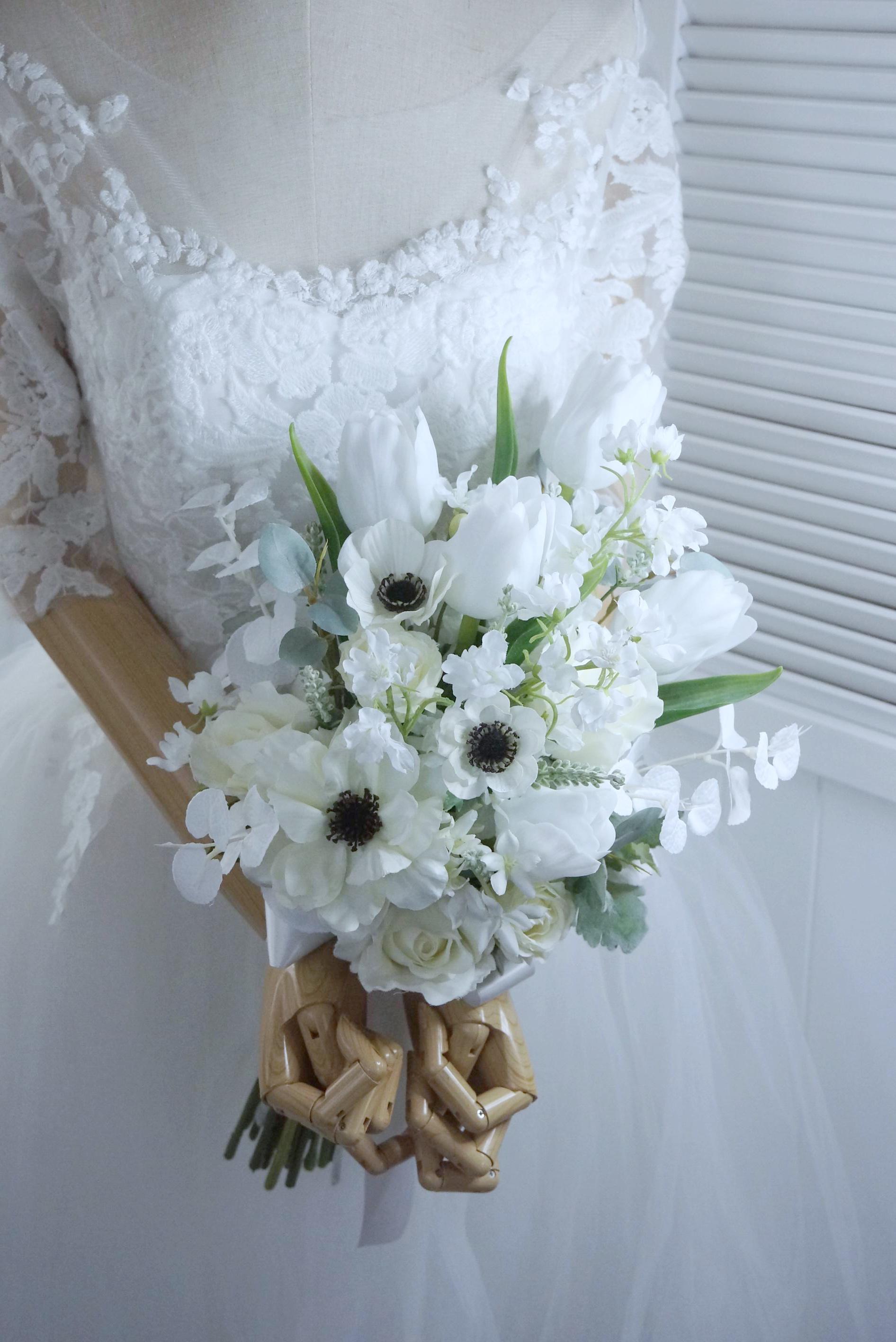 ホワイトアネモネとチューリップのパステルブーケ＆ブートニア ホワイトアネモネとチューリップのパステルブーケ＆ブートニア