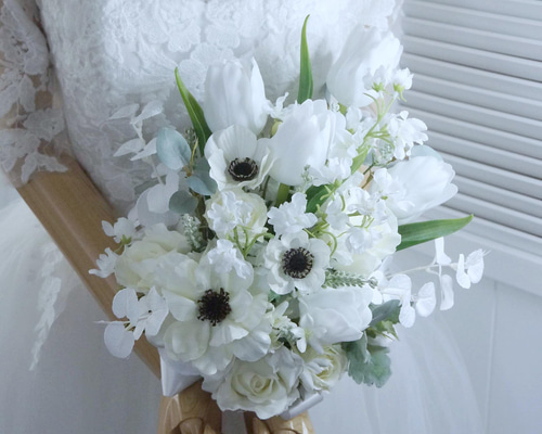 ホワイトアネモネとチューリップのパステルブーケ＆ブートニア ホワイトアネモネとチューリップのパステルブーケ＆ブートニア