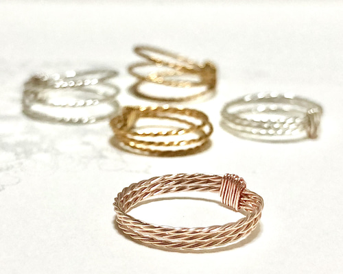 ローズゴールド ツイストデザインリング ローズゴールド ツイストデザインリング 男女兼用フリ―サイズ