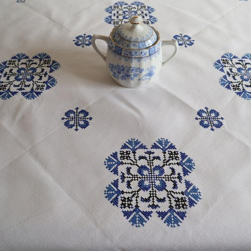 ドイツの手仕事/フォークロアな青x黒のクロスステッチ 手刺繍 生地