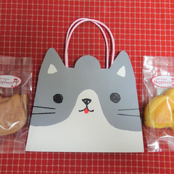 猫の形の焼き菓子2種類　ネコのペーパーバッグ入り(^^♪ 1枚目の画像