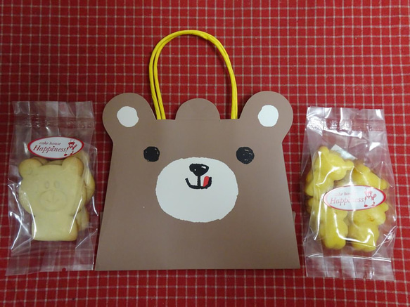 くまの形の焼き菓子2種類　くまのペーパーバッグ入り(^^♪ 1枚目の画像