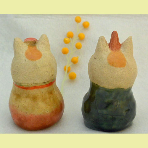 猫のひな人形2 とボタニカルの平皿セット　陶器製 多色伝統的スタイル 猫のひな人形2 とボタニカルの平皿セット 陶器製 多色伝統的スタイル