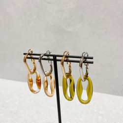 《期間限定20%OFF!  1,880⇒1,504円》olive/brownドイツアクリルとチャンキーフープピアス 3枚目の画像