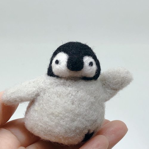 踊る皇帝ペンギン 子供 羊毛フェルト 中 羊毛フェルト クマノッコ 通販
